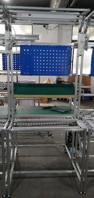 Estación de trabajo Lean de perfil de aluminio ESD con panel perforado, estantería de flujo y sistema de iluminación